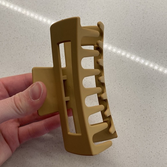 Matte Claw Clips - Picture 2 of 3